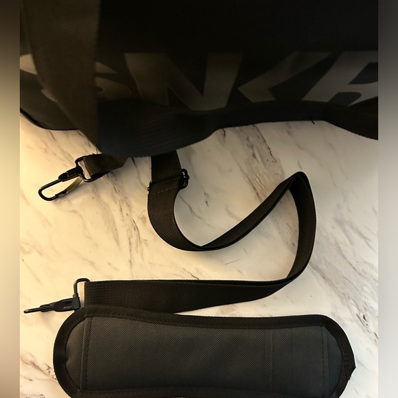 NWT SNKR Bag - Picture 5 of 8